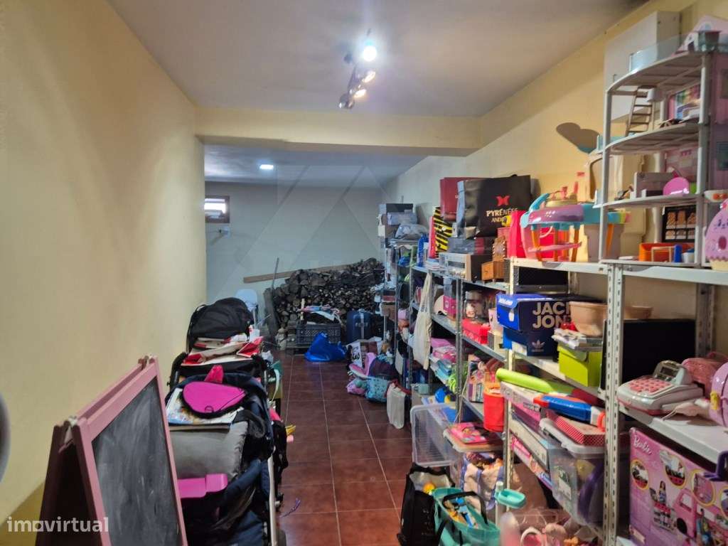 Moradia T4 com Suite, Jardim e Garagem - Centro de Ponte de Lima-46