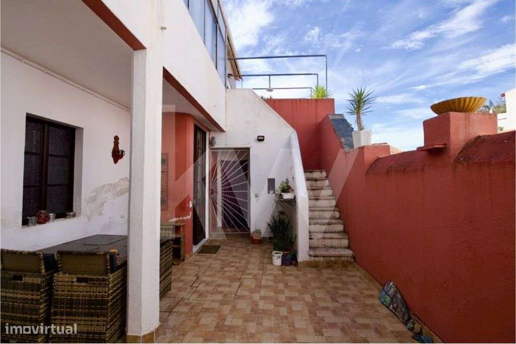 Moradia no centro de Estremoz com terraço e logradouro. Excelente opor - Grande imagem: 5/50