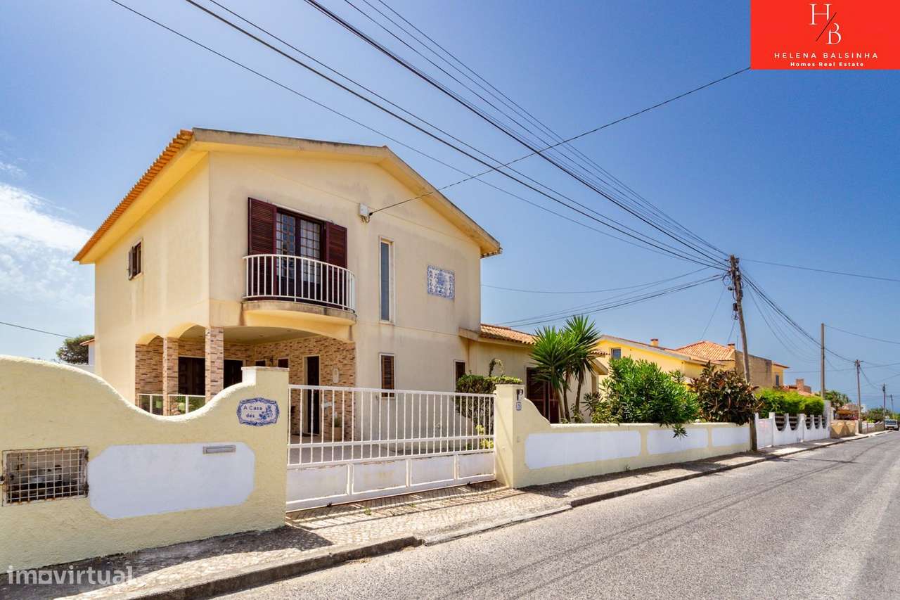 Bonita moradia V6, situada nos Casais de São Lourenço, junto à pra-57