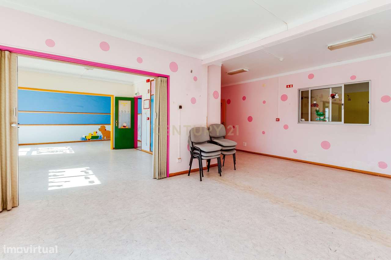 Imóvel para Infantário no Entroncamento – Espaço Amplo com Potencial d-13