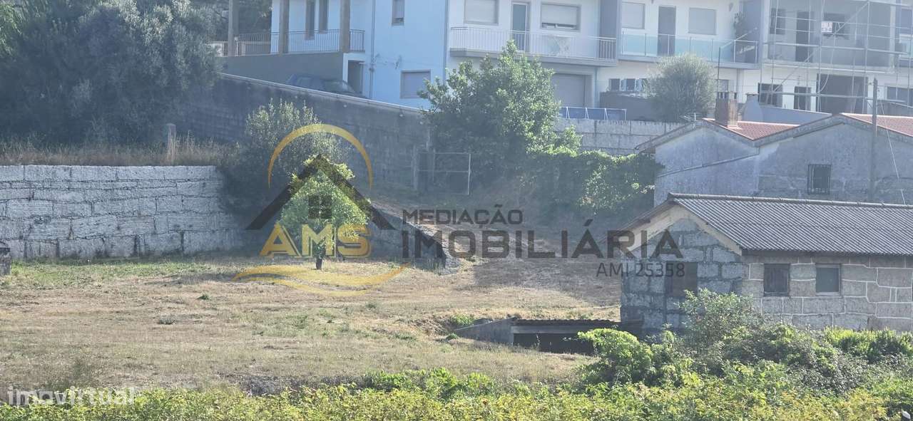 Moradia para restauro e terreno industrial com mais de 4000m²-19