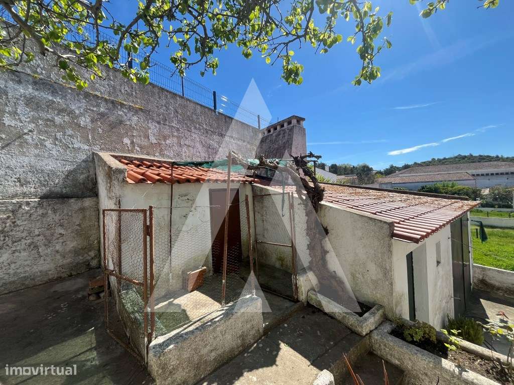 Moradia T4 com quintal e garagem em Arraiolos-20