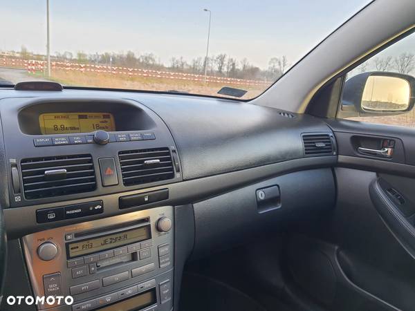 Toyota Avensis 1.8 VVT-i Sol - 10