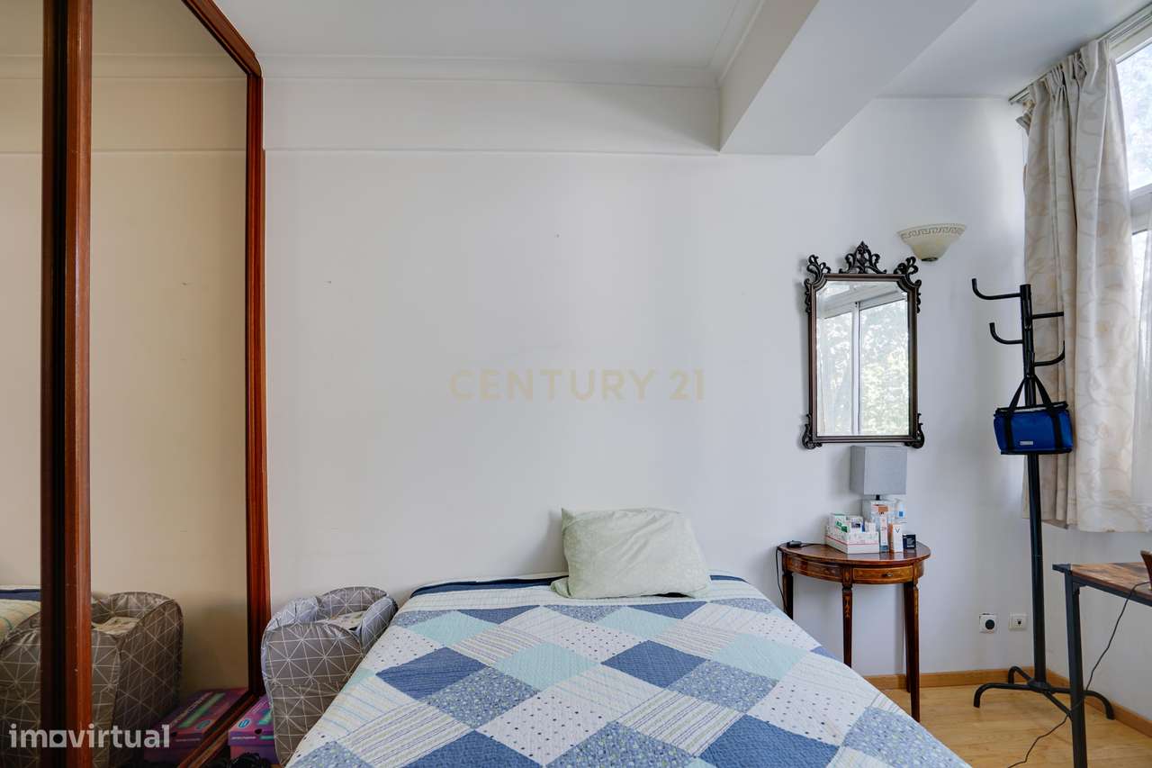 Apartamento T3 pleno de luminosidade em zona premium de Benfica-19