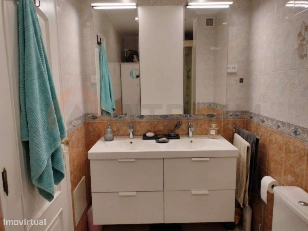 T3 Totalmente Remodelado no Montijo com Quintal e Anexo T0-10