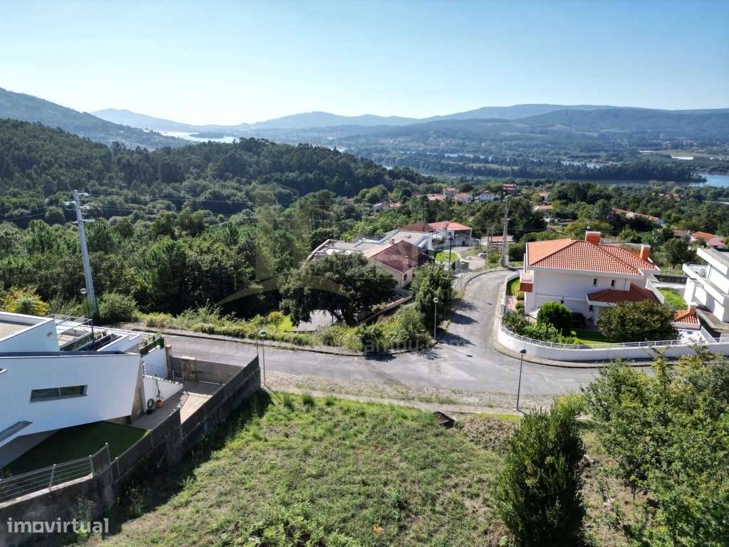 Lote de terreno com 936m2, projeto aprovado e vistas rio!-9