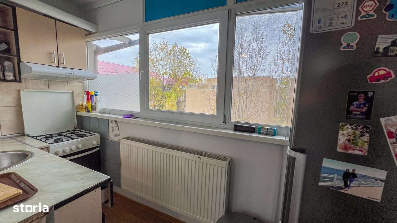 Apartament cu 3 camere în Apărătorii Patriei-4