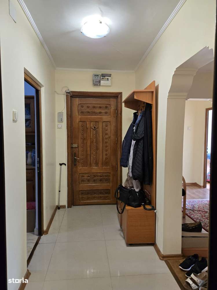 Faleză Nord-Apartament 4 camere decomandat - Imagine principală: 2/10