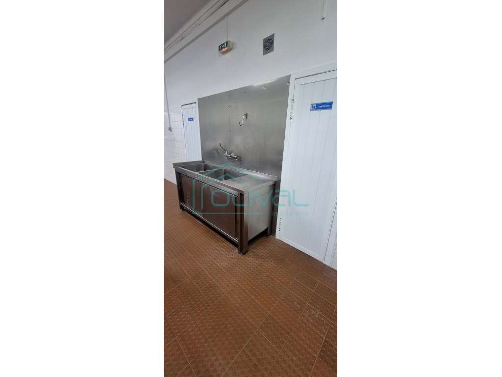 Talho e Charcutaria Tradicional - O Comércio de Proximidade no Port...-23