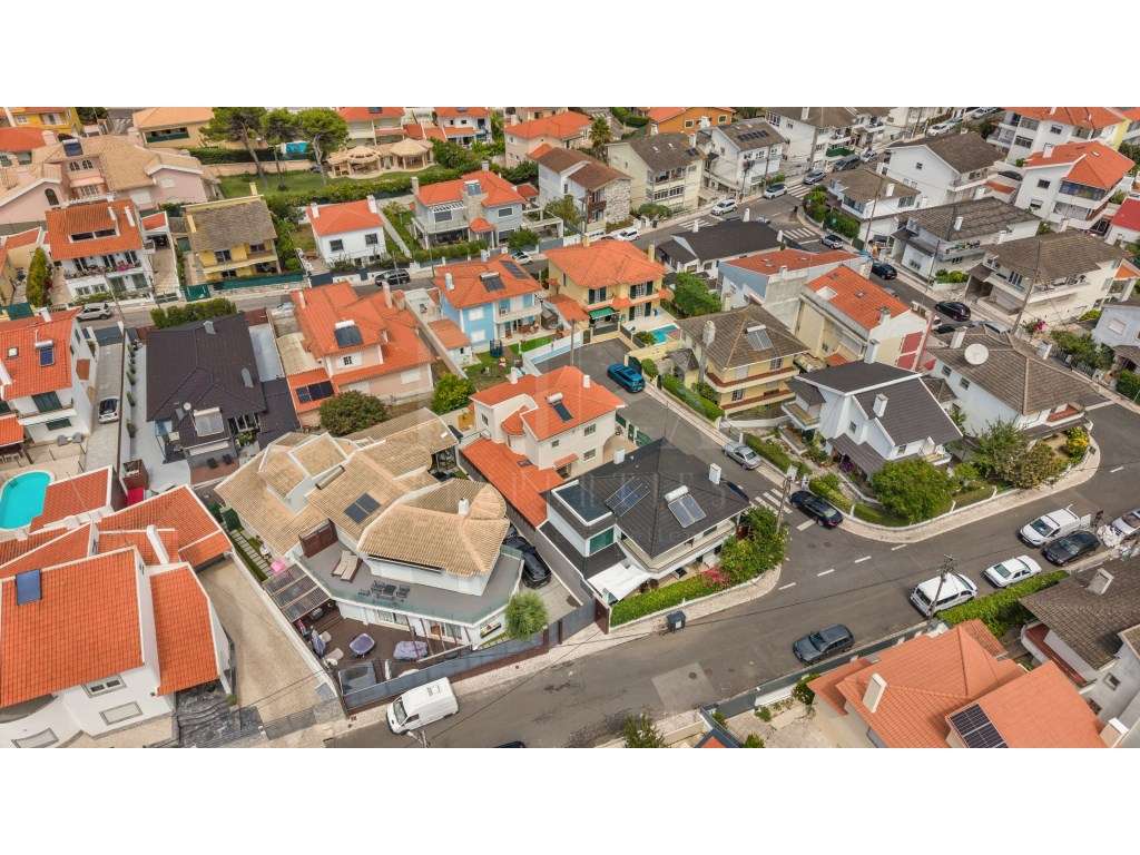 MORADIA T4 TOTALMENTE REMODELADA EM CASCAIS-54