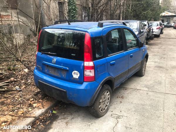 Dezmembrez Fiat Panda 1.2 benzina 4x4 albastru - 1