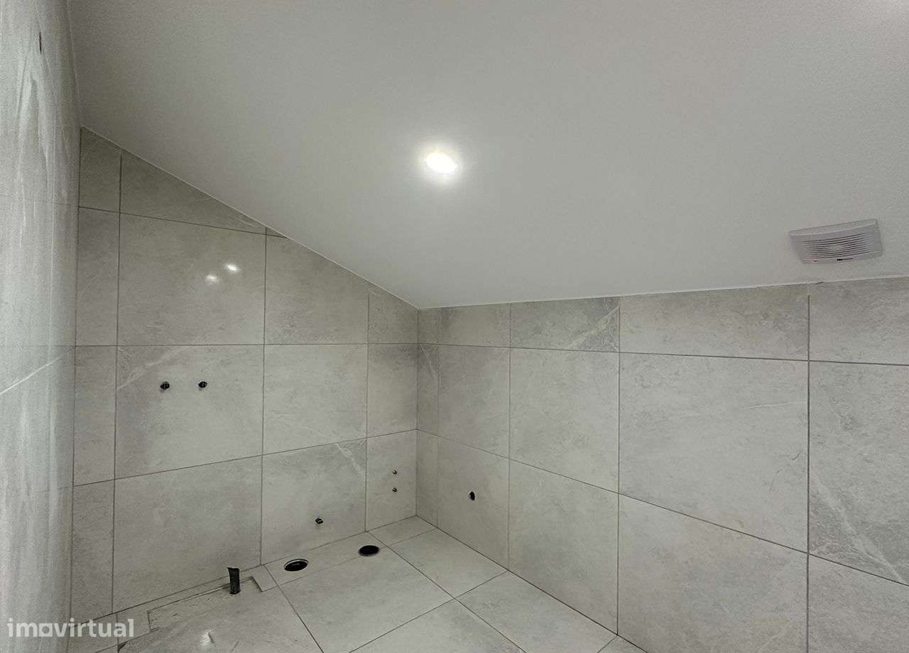 Espaçosa Moradia V4 com piscina - Coimbrã / Peniche-32