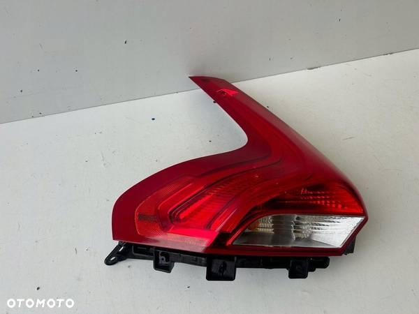 VOLVO V40 LAMPA LEWY TYŁ 31395844 ORYGINAŁ - 2