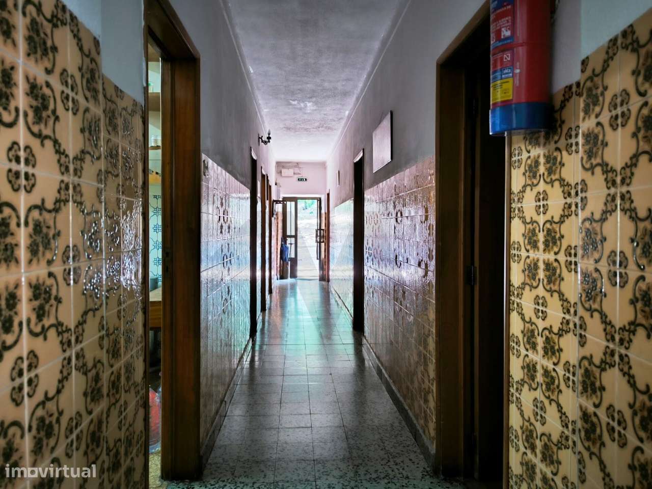 Pensão com  800m2 para recuperar, junto ao Balneário das Termas de Mon - Grande imagem: 3/51