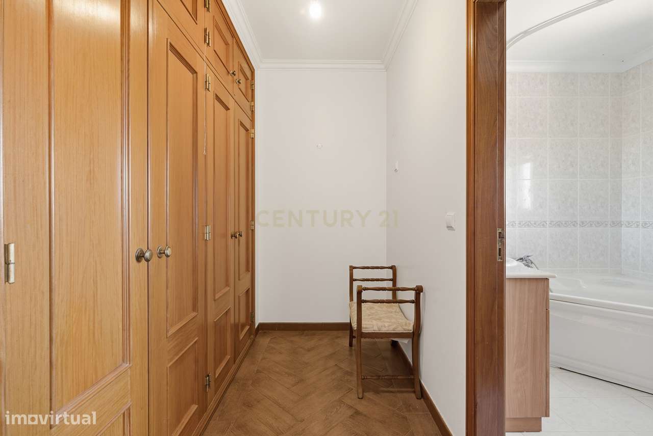 Moradia T3 com piscina e vista campo em Localização Privilegiada-19