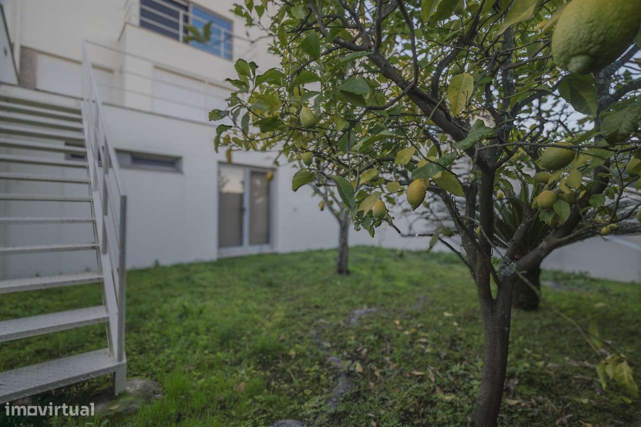 Moradia T4 com jardim e garagem dupla a 6 min do centro de Braga-27