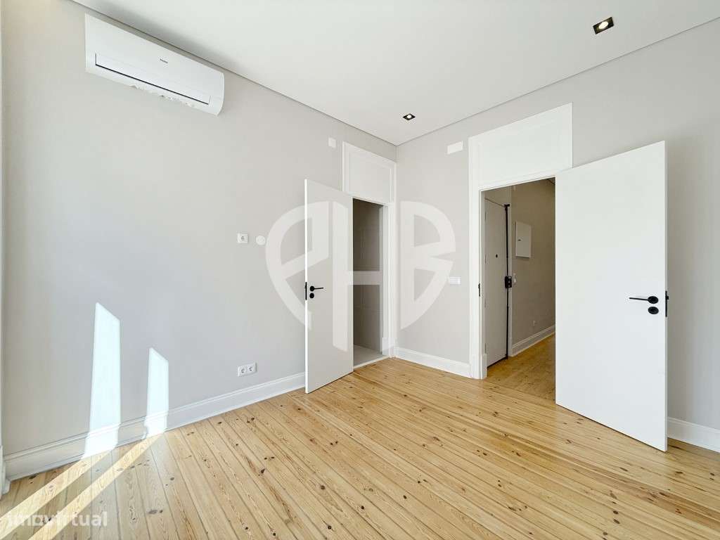 Apartamento T3 // Totalmente Renovado - Av. Almirante Reis-29