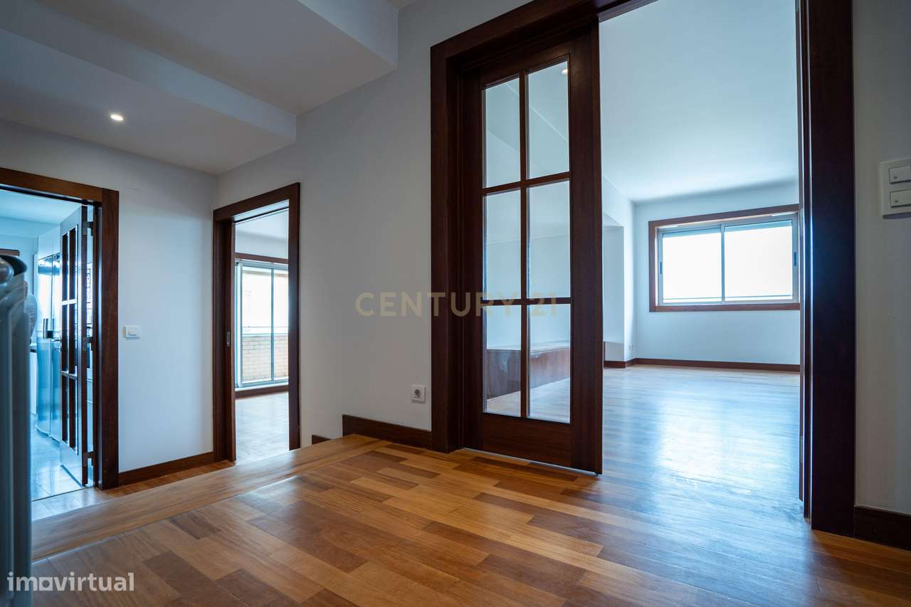 T3 com Estacionamento e Piscina em Lisboa em condóminio fechado - Grande imagem: 4/34