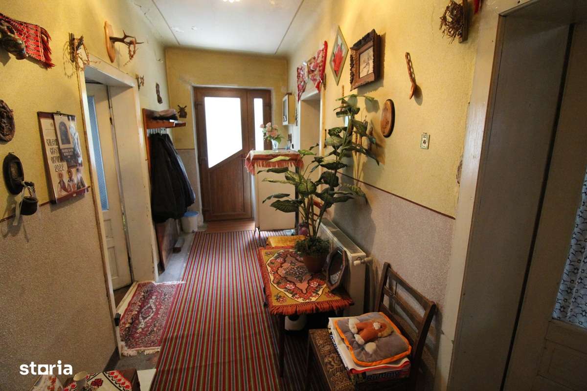 Vând casă P+Pod în Hunedoara, zona Chizid, teren 250mp, anexe...-8