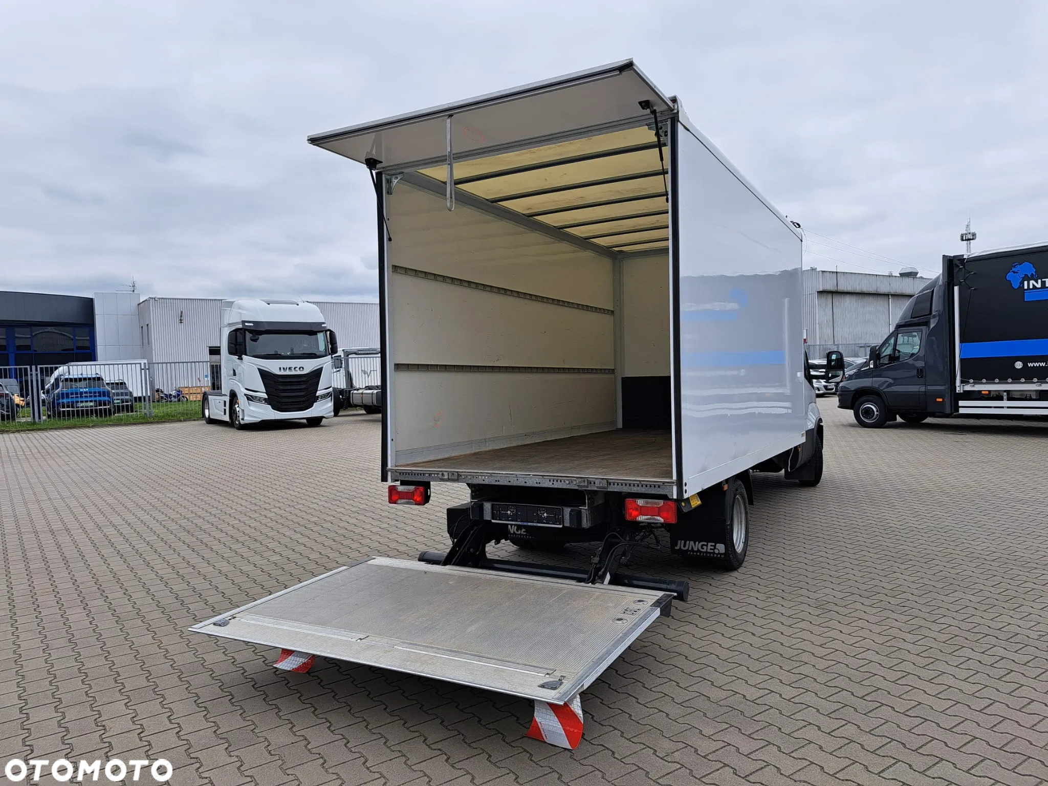 Iveco 35C16 Bliźniaki Kontener z Winda 8EP ! Super Stan ! Nowy Model Klimatyzacja !!! - 7