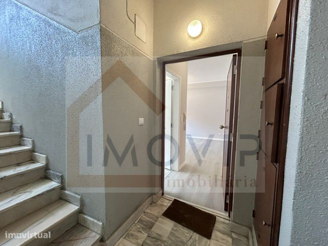 Apartamento T3 TOTALMENTE REMODELADO EM LOURES-23