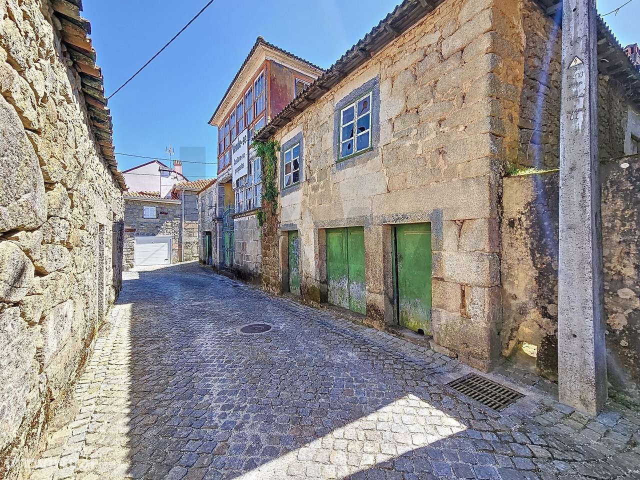 Moradia T5+ com 686,8 m2 de ABC, lote de 345 m2 para recuperar ou faze - Grande imagem: 4/30