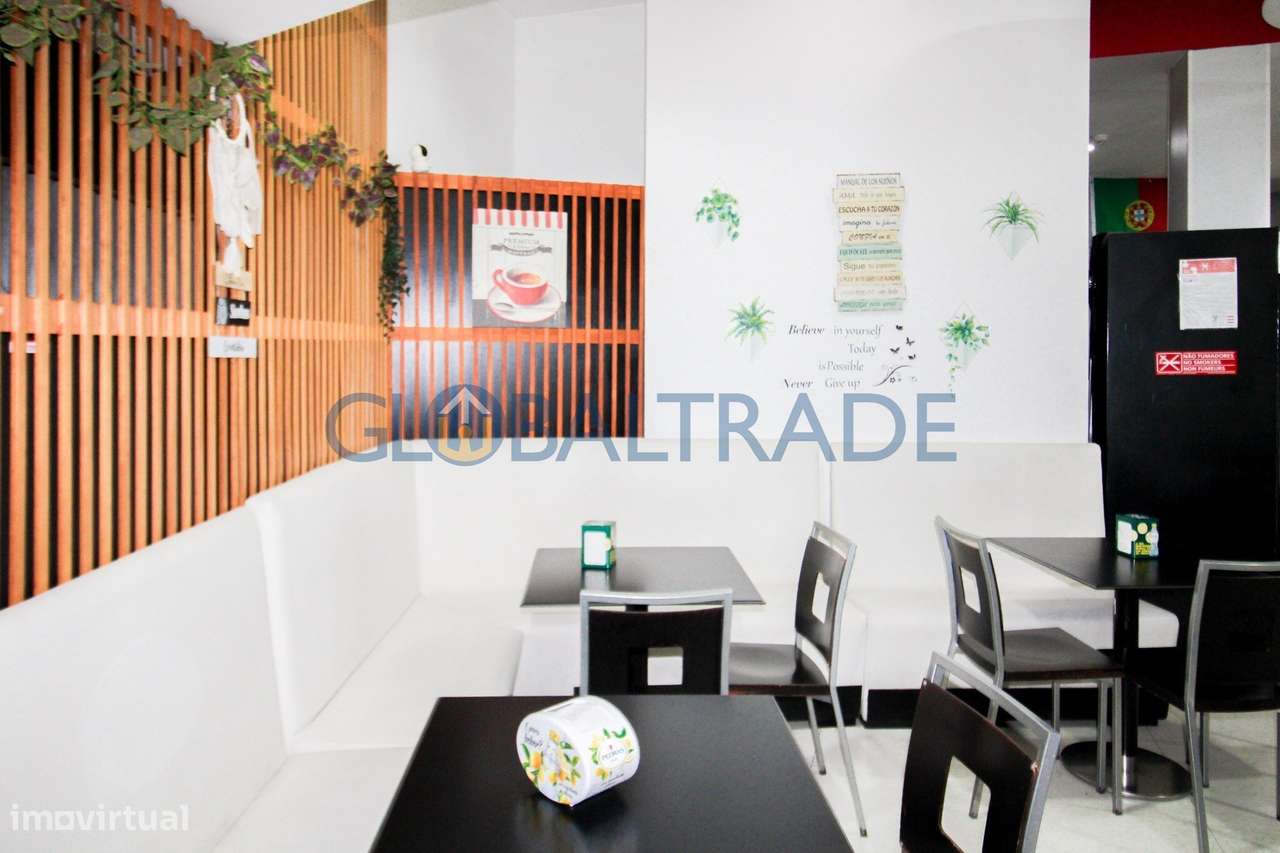 Trespasse de Confeitaria com espaço comercial equipado-6