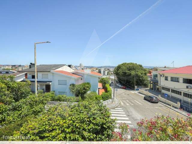 Moradia T6 Isolada  e de Prestígio em São João da Madeira!-14