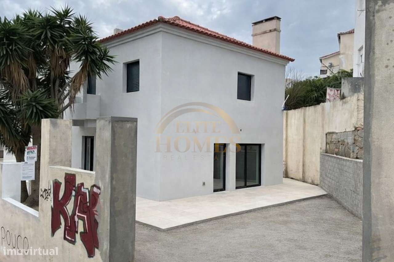 Moradia T3 totalmente reconstruída no centro de Almada — onde o design-8