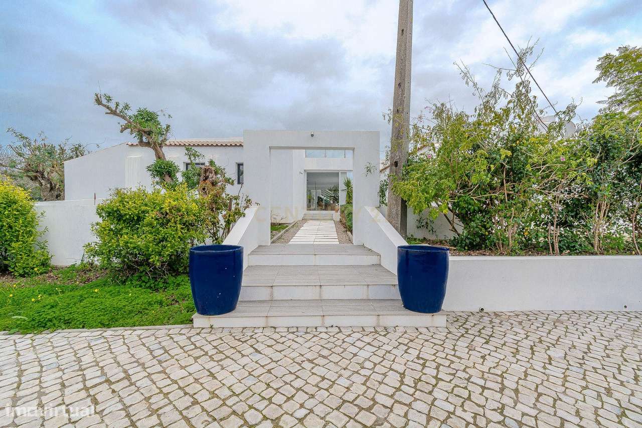 Moradia Renovada com Piscina em Quelfes, Olhão-5