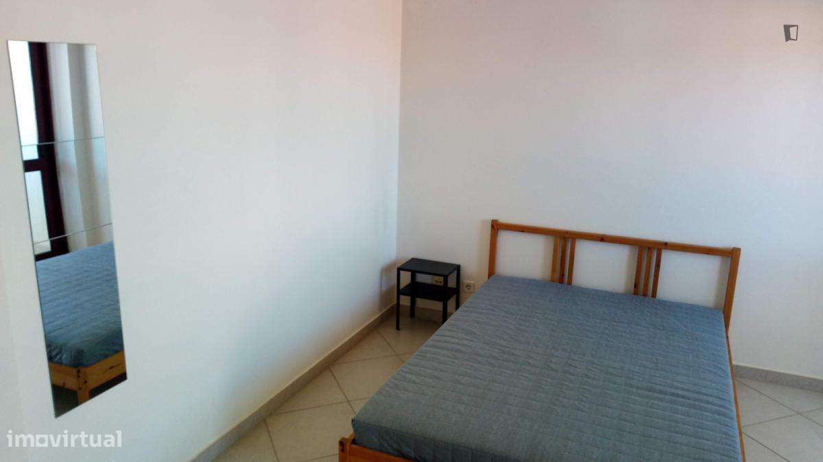 Quarto - localizado em Almada Lisbon - Grande imagem: 5/8
