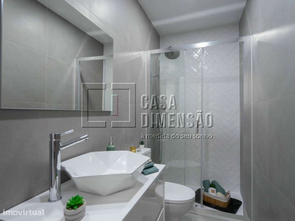 Apartamento de tipologia T3 com varanda, mobilado e equipado em Ben...-32
