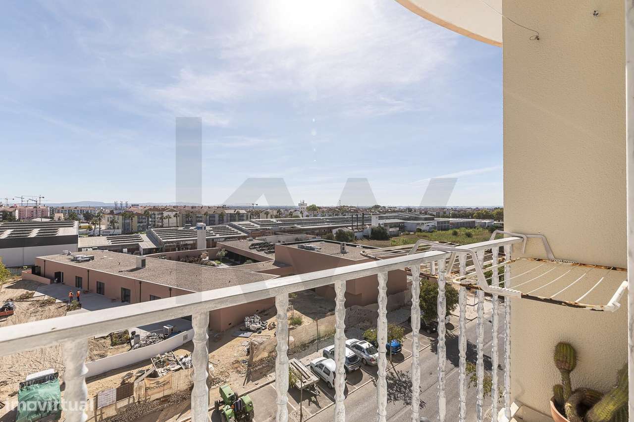 Apartamento T3 com elevador e vista desafogada, Urbanização do Moinho,-9