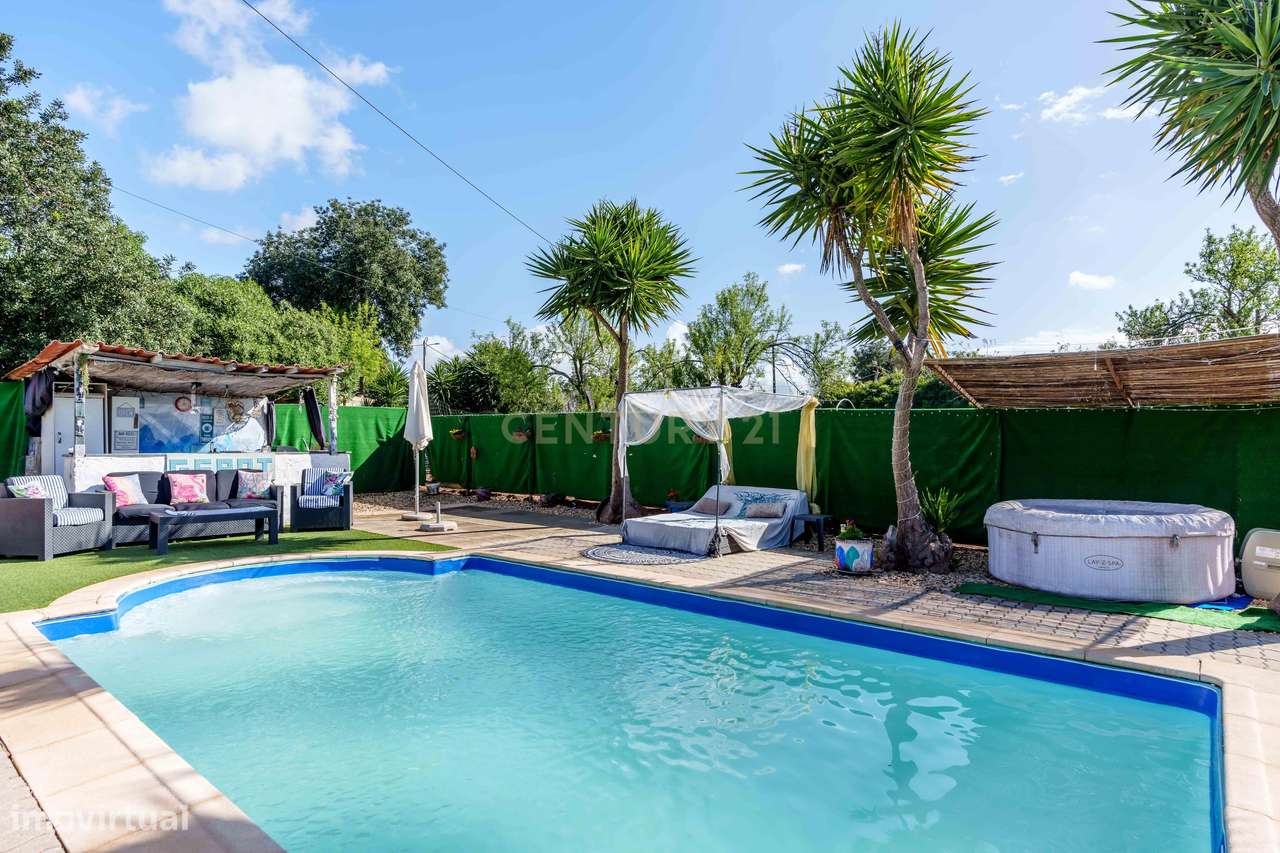 MORADIA T4 EM ESTILO RÚSTICO, SITUADA EM UM AMBIENTE CAMPESTRE COM PIS - Grande imagem: 3/42