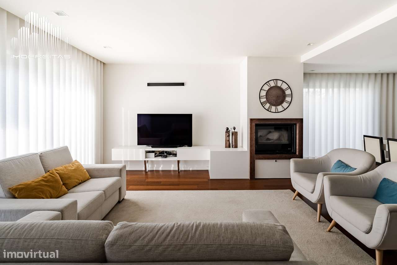 Moradia T4 de Luxo com Piscina numa das Melhores Zonas de Braga! - Grande imagem: 2/40