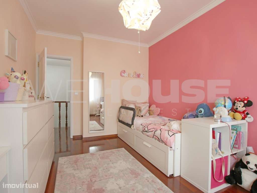 Oásis Urbano: Moradia T3 com Piscina e Potencial para T1 Independente-26