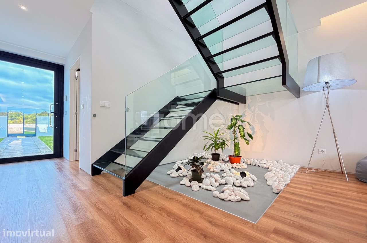 Moradia T4 Premium com jardim e garagem na Lagoa - Grande imagem: 4/36