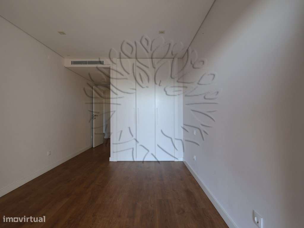 Apartamento T3 usado como novo em Vale Salgueiro, Montijo. Com 196 ...-46