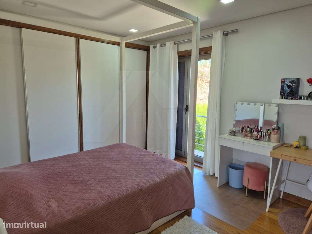 Moradia T4 com Suite, Jardim e Garagem - Centro de Ponte de Lima-6