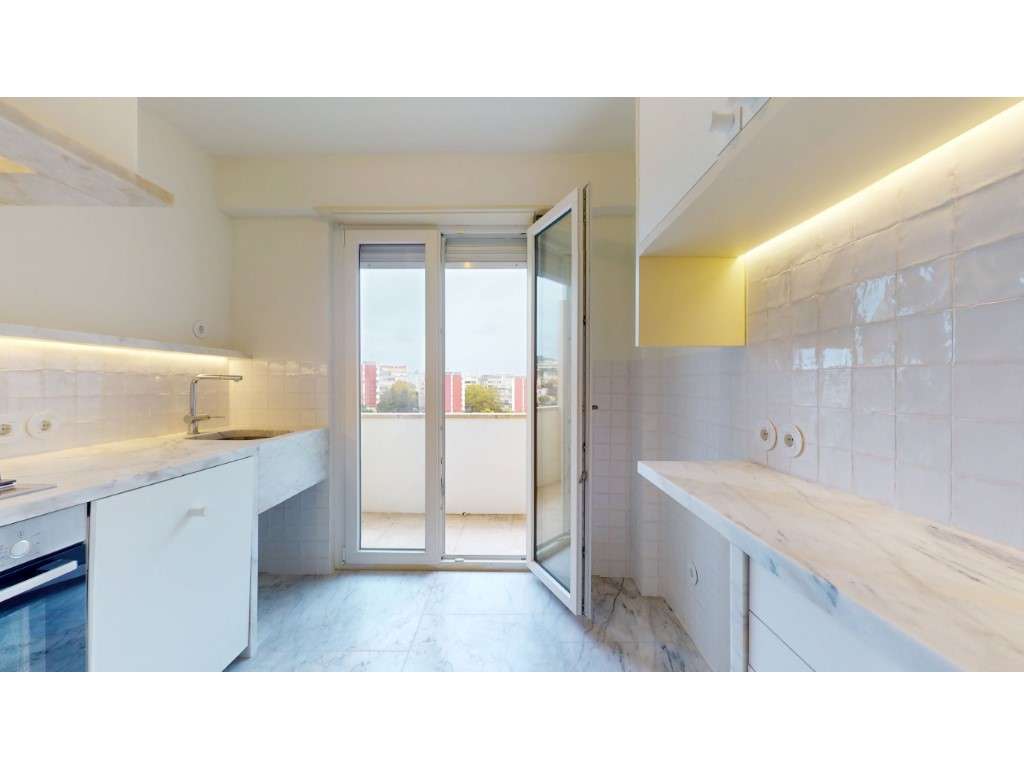 Apartamento T2 Remodelado na Ajuda - Grande imagem: 2/23