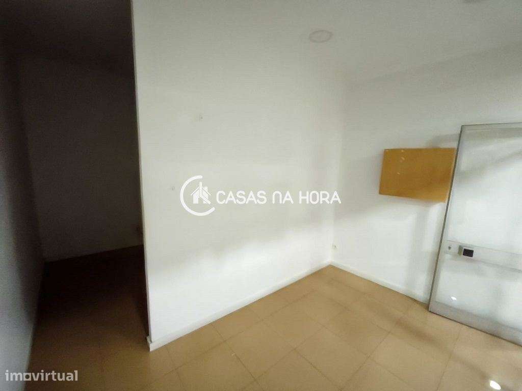 LOJA COMERCIAL  Centro Comercial Galáxia  Centro de Mem Martins / S...-8