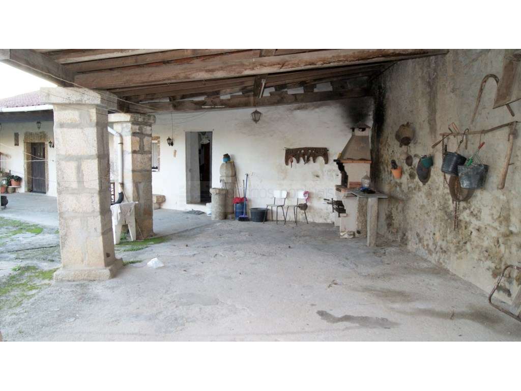 Quinta Tradicional com Elevado Potencial em Braga-13