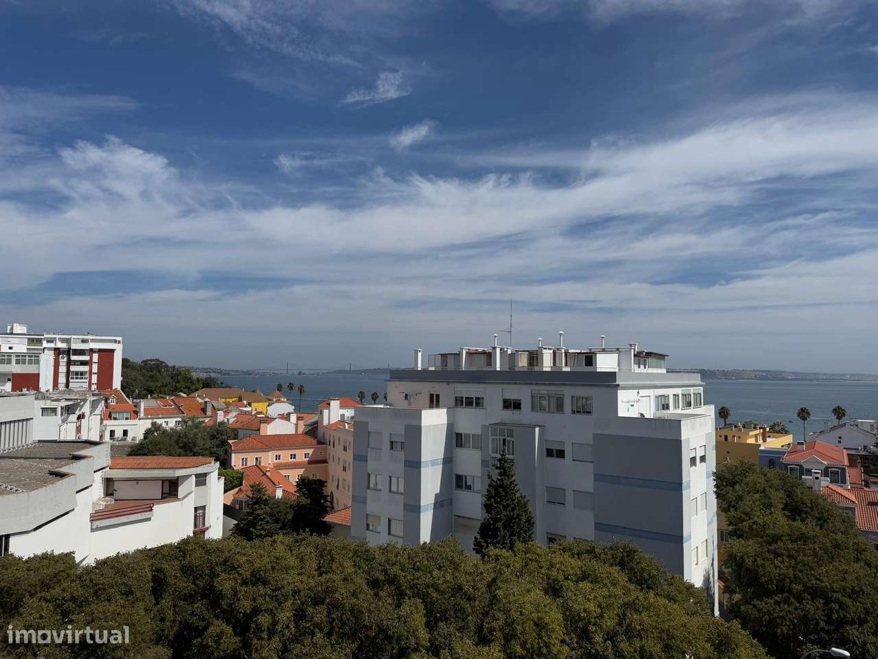 Apartamento T3 com varanda, ar condicionado e excelente localização - Grande imagem: 2/18