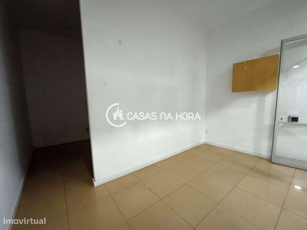 LOJA COMERCIAL  Centro Comercial Galáxia  Centro de Mem Martins / S...-7