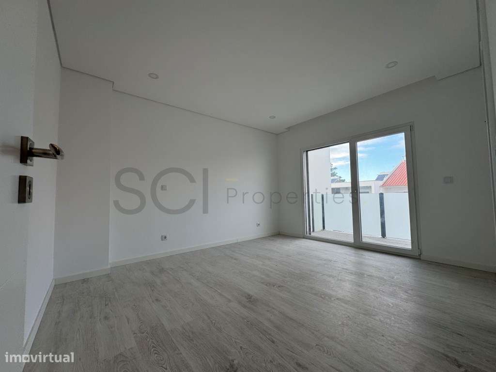 Moradia T4 em Banda - Vale de Milhaços, Corroios - Grande imagem: 5/39