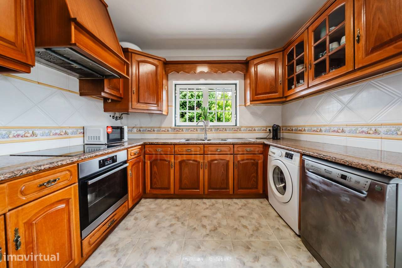 Moradia T4 com Charme em Olho Marinho | 260m² | Lote 734m²-14