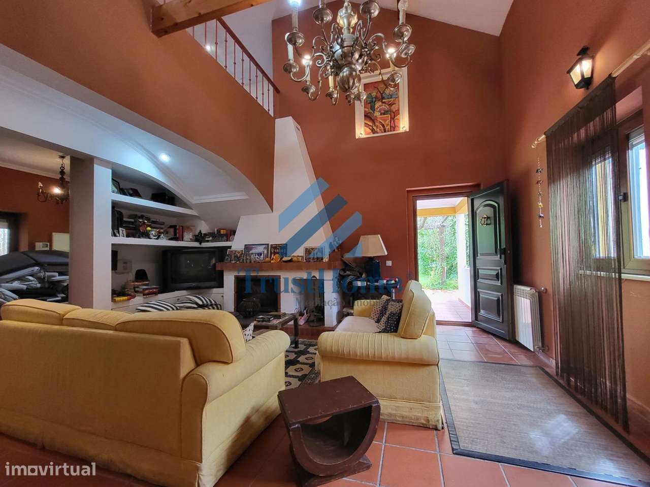 MoradiaV5 com jardim, piscina e ginásio no centro de Coruche-7