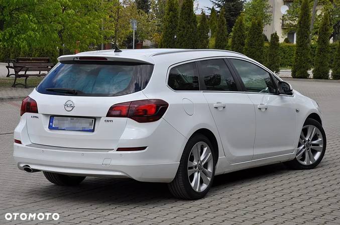 Opel Astra 2.0 CDTI DPF Cosmo - 10