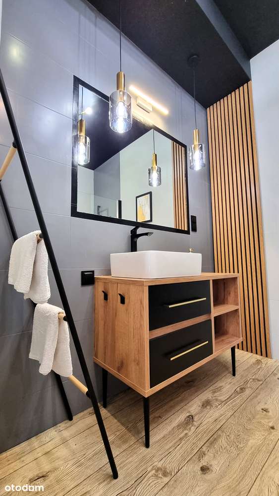 Przestronny_dom_6_pokojów_zadbany_ogród_fotowoltaika_kameralna_okolica-16