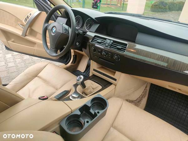 BMW Seria 5 520i - 11